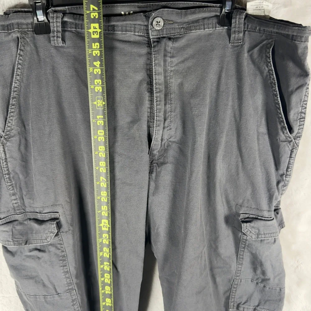 Wrangler‎ Mens Cargo Pants Gray Relaxed Fit Flat Front Size 40 x 30